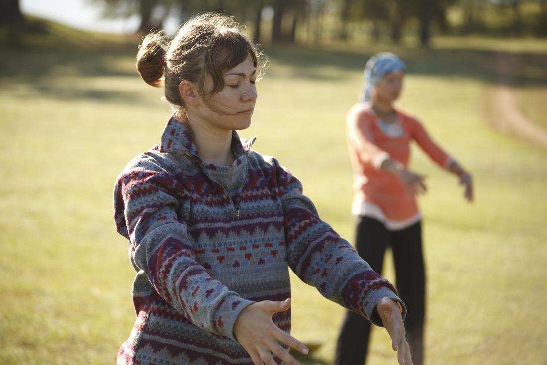 Personas que practican Qi Gong para corregir una deficiencia de qi.